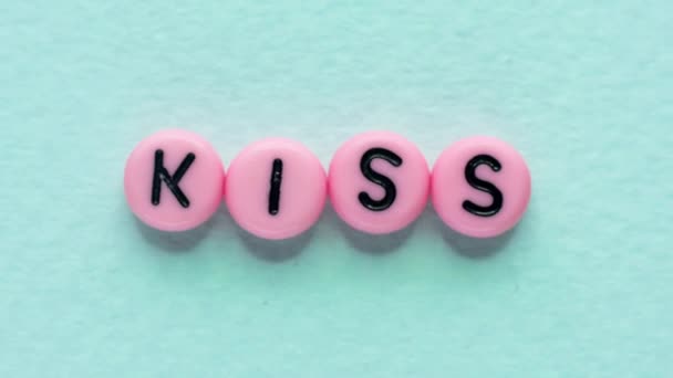 Öpücük sözcük romantik mesaj sevgililer günü hediye mektupları — Stok video