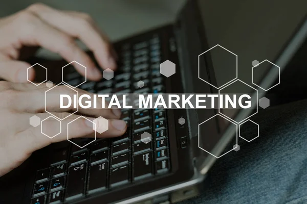 Ottimizzazione dei motori di ricerca mani di marketing digitale — Foto Stock