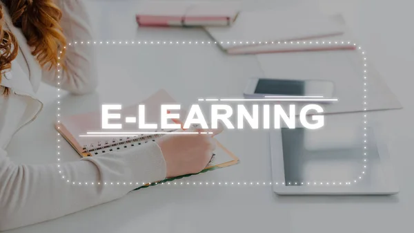 E-learning curso de idiomas tableta de estudiantes — Foto de Stock