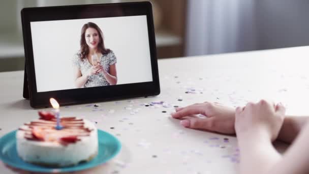 Saludo en línea cumpleaños celebración casa — Vídeo de stock