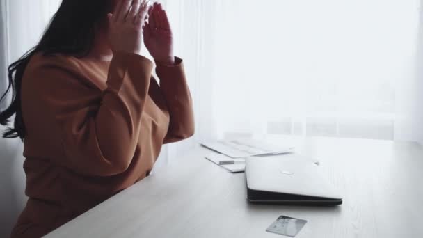 Thuis kantoor remote baan zwaarlijvige vrouw laptop scherm — Stockvideo