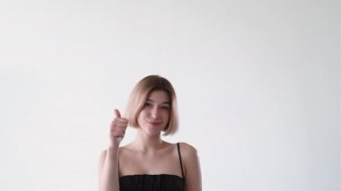 Jest kızı gibi onay işareti Başparmak yukarı gif loop