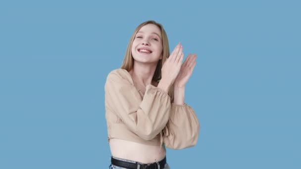 Applaudisseren vrouw succes viering gif lus — Stockvideo