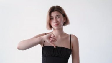 Evet, hayır, hoşlanmayan kızlar Gif Loop 'tan aşağı.