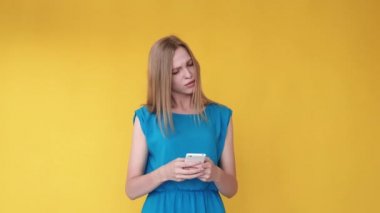 mobil çatışma çevrimiçi tartışma çılgın kadın mesaj