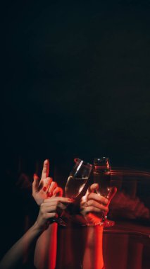 Noel partisi, şenlikli bayram tostu.