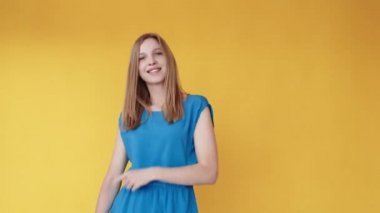 Eğlence dansı başarısı kutlama mutlu kadın gif döngüsü