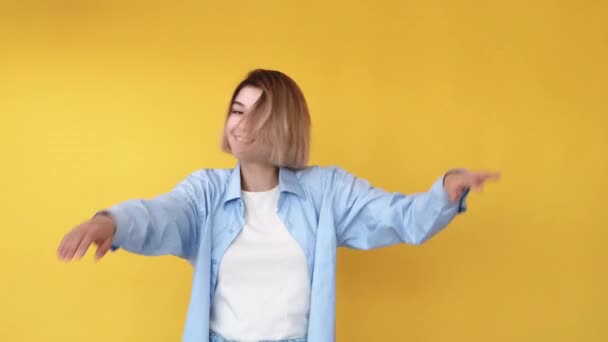 Dab gesto vítěz triumf dívka zábava tanec gif smyčka — Stock video
