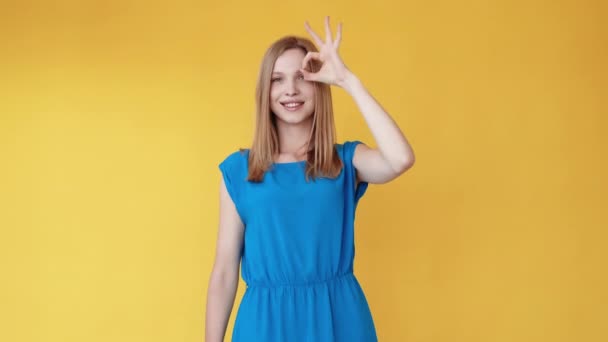 Ok gesto escolha perfeita diversão menina ok gif loop — Vídeo de Stock