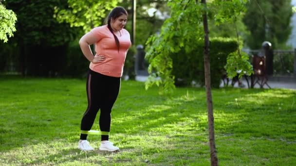 Kilo kaybı egzersiz kalorisi, aşırı kilolu kadın. — Stok video