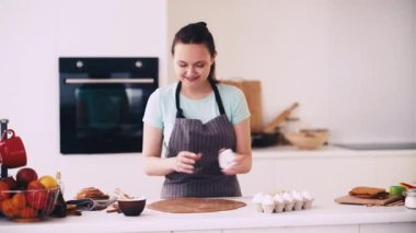 Ev hanımı pişirmek Kurabiye hazırlamak Kadın mutfağı