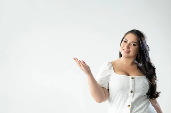 Pubblicità donna benvenuto gesto importante — Foto Stock