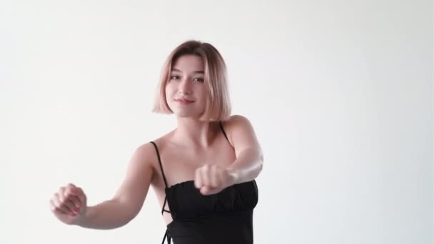 승자 댄스 승리 축하 해 주는 여자 — 비디오