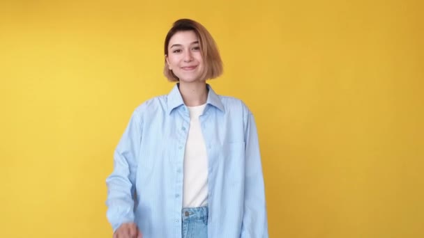 Como gesto publicidade menina polegar até gif loop — Vídeo de Stock