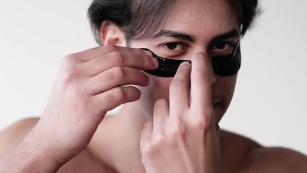 Cuidado facial masculino belleza masculina rejuvenecimiento — Vídeo de stock