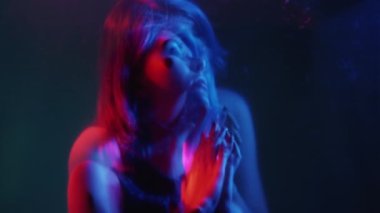 bipolar bozukluk kadın depresyon kadın neon