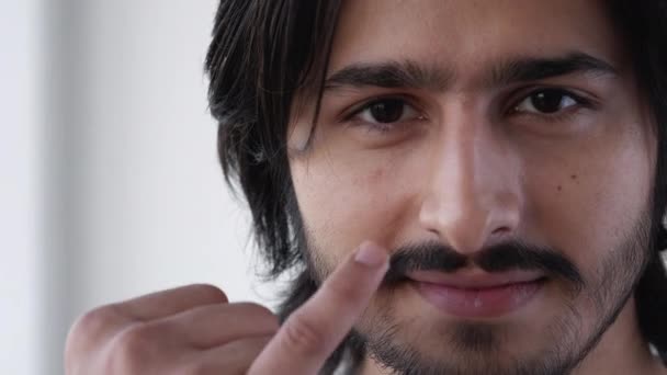 Ošetření obličeje mužské krásy anti-věk — Stock video
