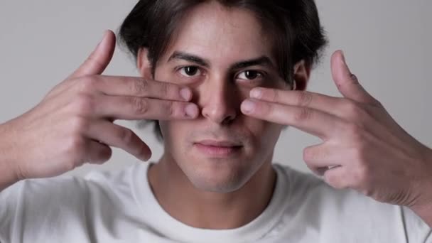 Tratamiento facial hombre metrosexual belleza masculina — Vídeos de Stock
