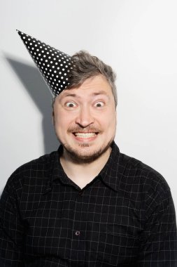 Doğum günü eğlencesi bayram kutlaması parti adamı şapkası