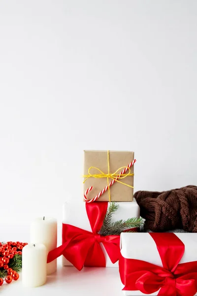 Feliz Natal festivo fundo caixa de presente branco — Fotografia de Stock