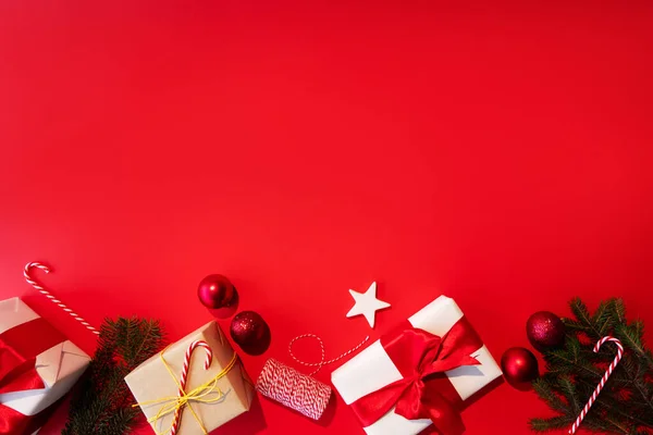 圣诞背景假期装饰礼品盒红色 — 图库照片