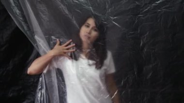 Kadın özgürlüğü sorunu Özgürlük plastik ambalajından kaçış