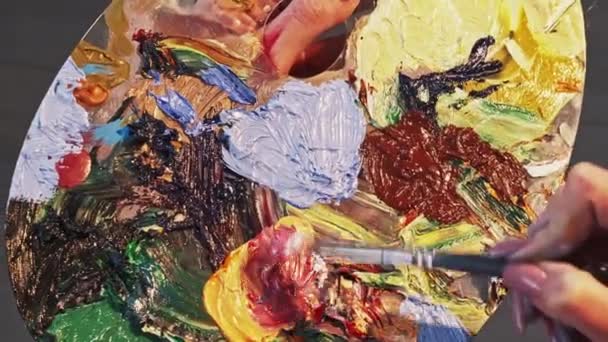 Artista paleta pintura herramientas arte mano pincel — Vídeos de Stock