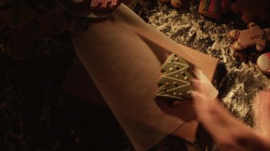 Noel kurabiyeleri, şenlikli pastalar.