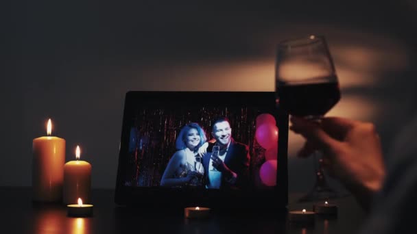 网上圣诞晚会虚拟欢呼情侣问候 — 图库视频影像