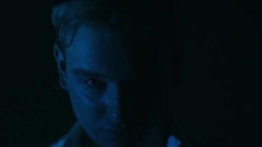 Kendine güvenen erkek güç motivasyonu.