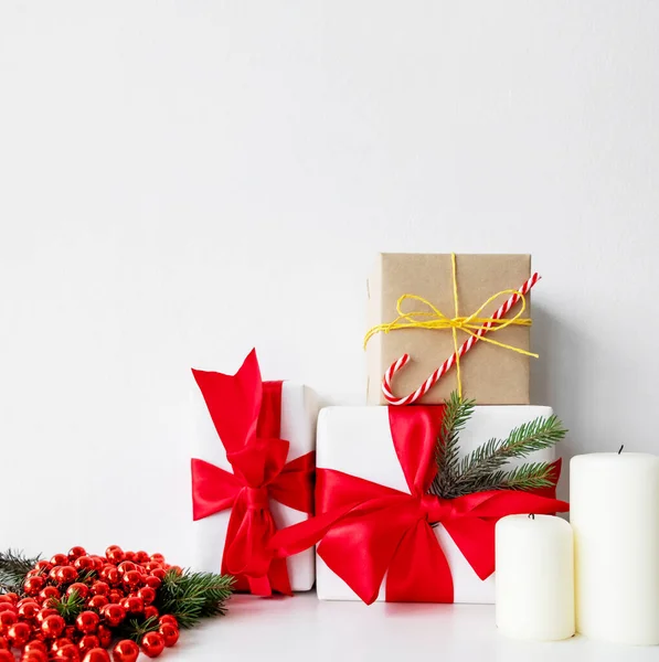 Weihnachtsgeschenk Frohes Neues Jahr Geschenkbox Kerze weiß — Stockfoto