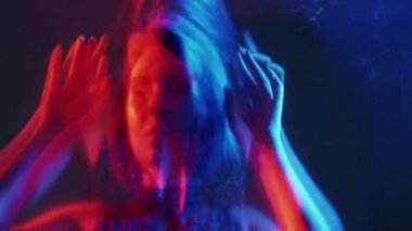 Kadın kölelik bipolar bozukluk mağdur neon kadın