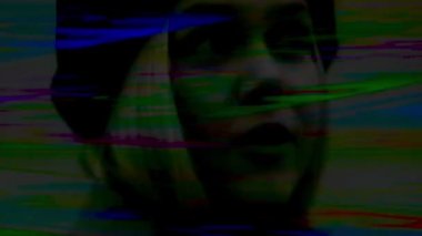 Arızalı VHS video retro 90 'ların kadın Grunge Caddesi