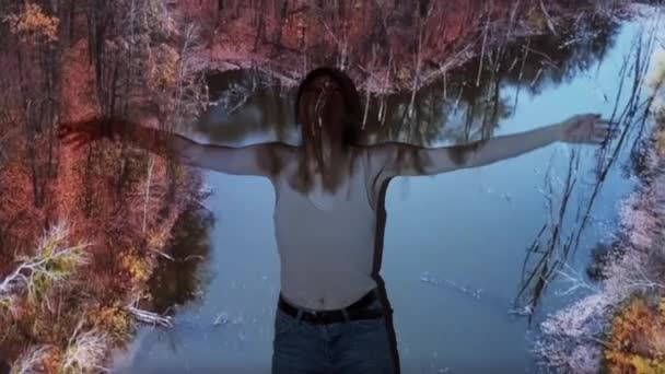 Natura relaks latający sen umysł kobieta las — Wideo stockowe