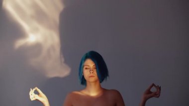 Yoga meditasyon zihni sakin kadın zen barış