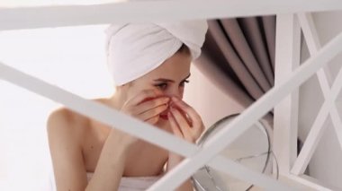 Göz altı nemlendirici kolajen pedleri kadın bantları