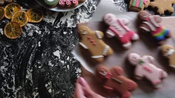 Karácsonyi díszített cookie-k kreatív keksz — Stock videók