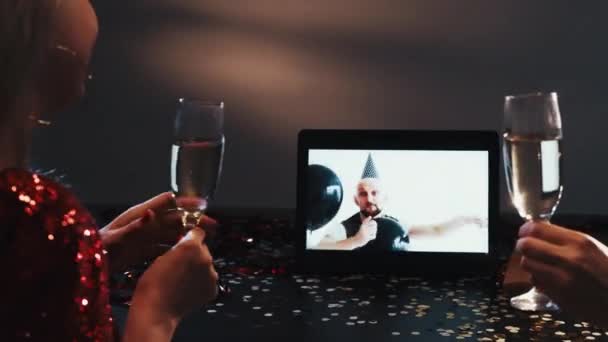 Feestelijke video oproep online partij gelukkig verjaardag guy — Stockvideo