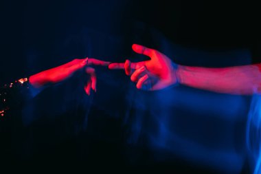 Aşk gücü, romantik çift, sevgi dolu duygular.