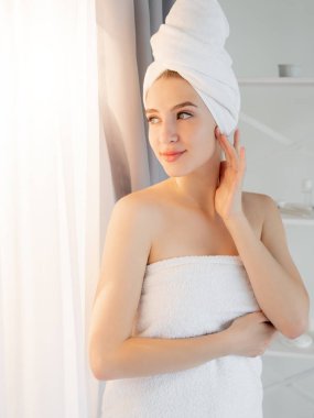 Spa prosedürü. Güzel kadın. Doğal cilt bakımı.