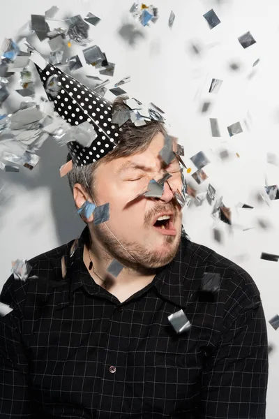 Verjaardag man grappig feest jongen confetti — Stockfoto