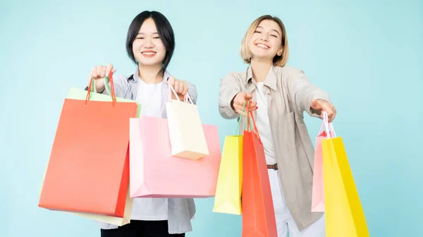 Shopaholic levensstijl gelukkig vrouwen hot verkoop beste — Stockfoto