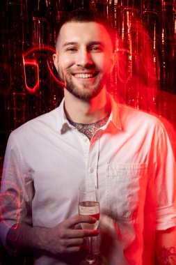 Noel tostu Mutlu neşeli adam eğleniyor partiden