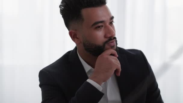 Plan de negocios hombre guapo conjetura idea masculino — Vídeos de Stock