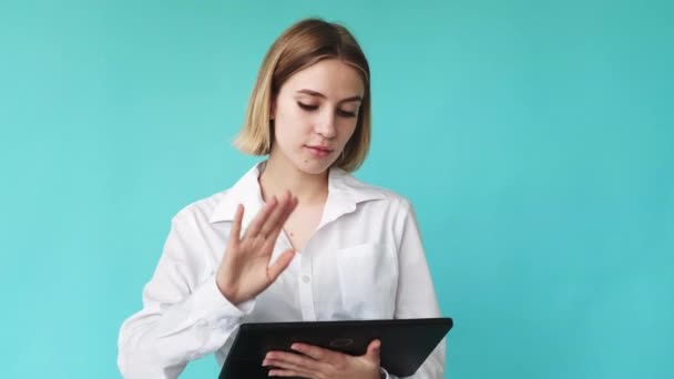 Tablet wanita pemasaran digital bisnis — Stok Video