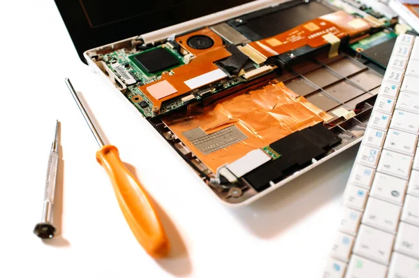 Close-up foto van de gebroken laptop — Stockfoto