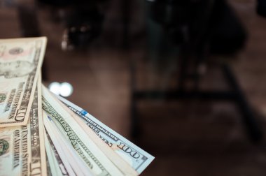 Finansal arka plan: para masaya