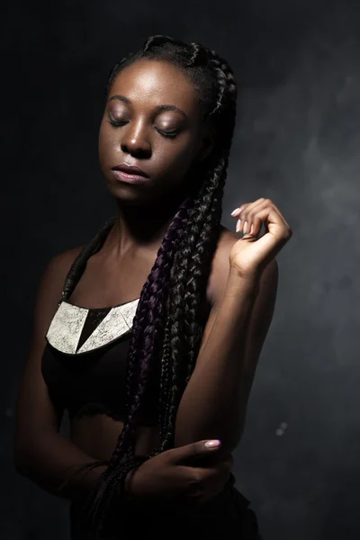 African woman with very long braids — Stock Photo, Image