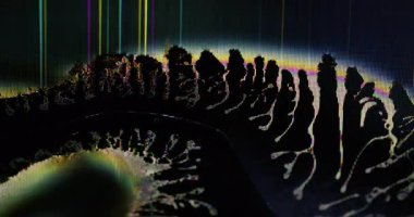 Piksel dalgası. Dijital bozukluk. Mavi, sarı, pembe, sıvı, parlayan, gürültülü objeler koyu siyah, soyut arka planda patlayıcı etkisi yaratıyor..