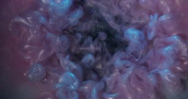 Boya akışı. Parıldayan bulut. Odaklanmamış mor pembe renk sisi sıçramış parlak duman dokusu soyut akrilik sanat arka planına yayılıyor..